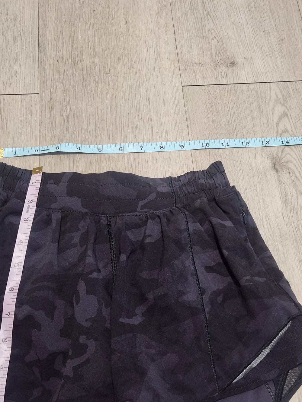 Lululemon Speed Up High Rise Camo Shorts Sz 4 - Picture 4 of 4